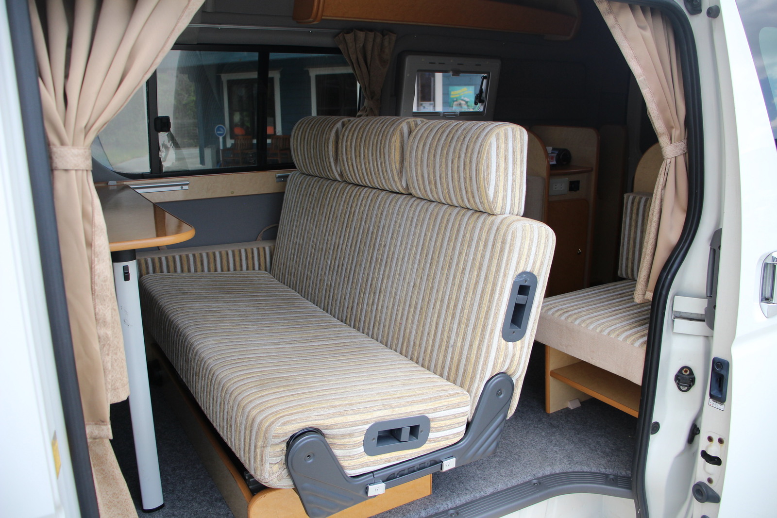 キャンピングカーバンコン