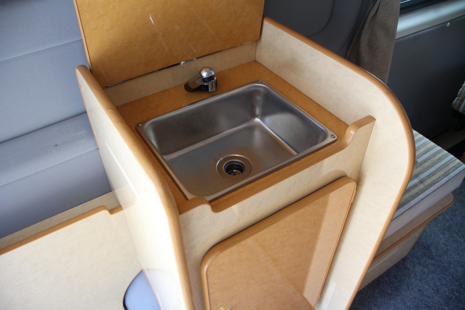 キャンピングカーバンコン