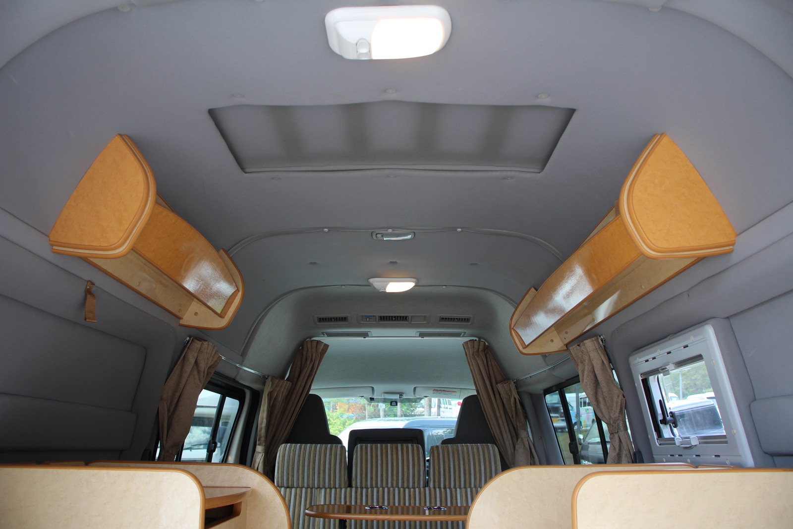 キャンピングカーバンコン