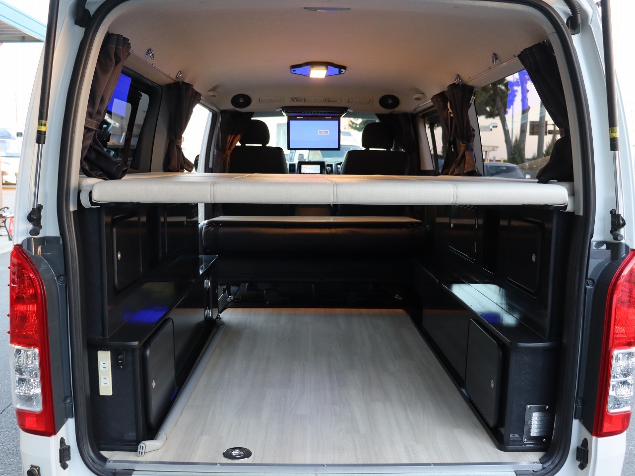 キャンピングカーバンコン