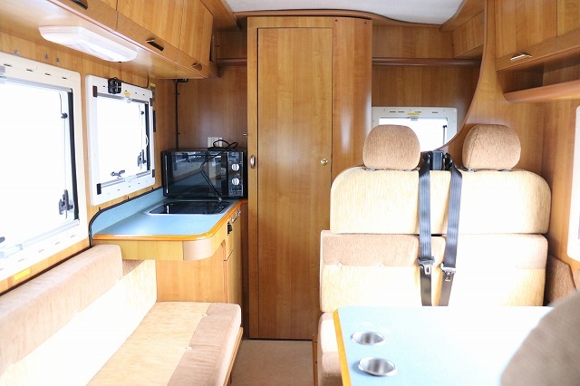 キャンピングカーキャブコン