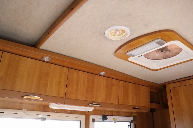 キャンピングカーキャブコン