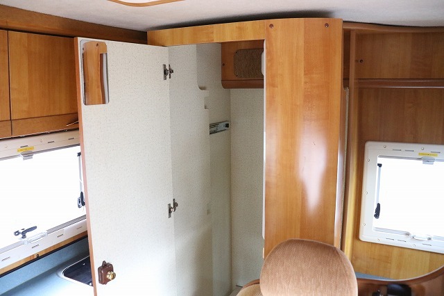 キャンピングカーキャブコン