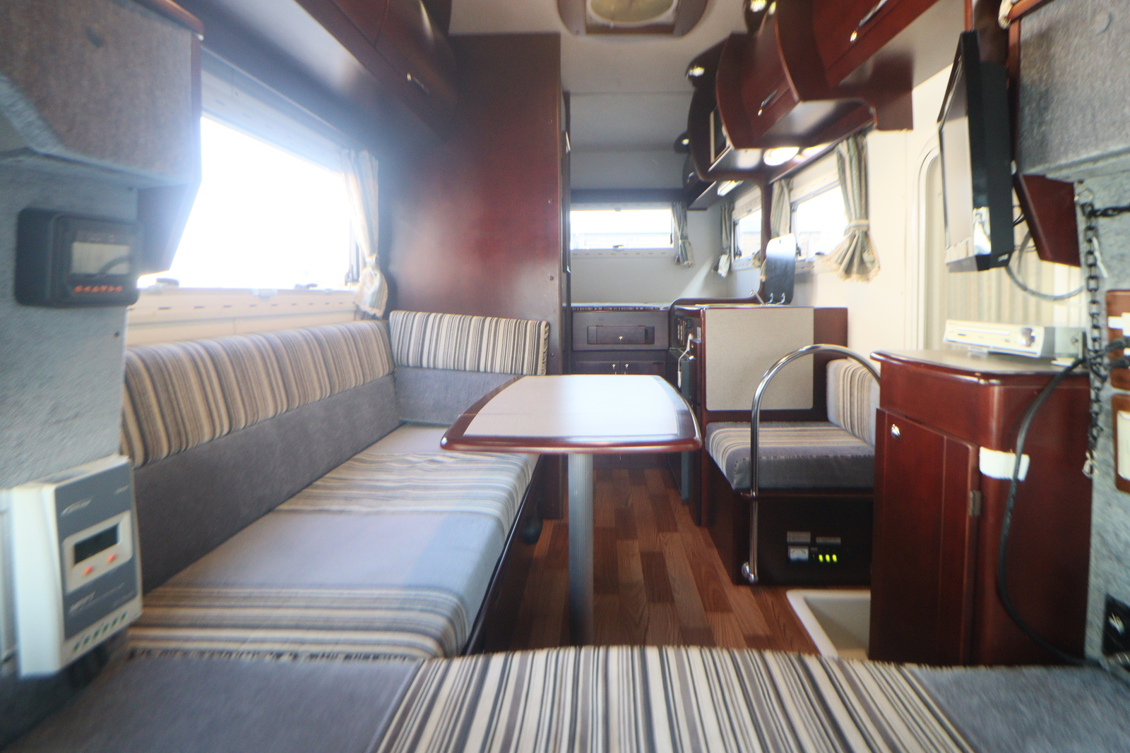 キャンピングカーキャブコン