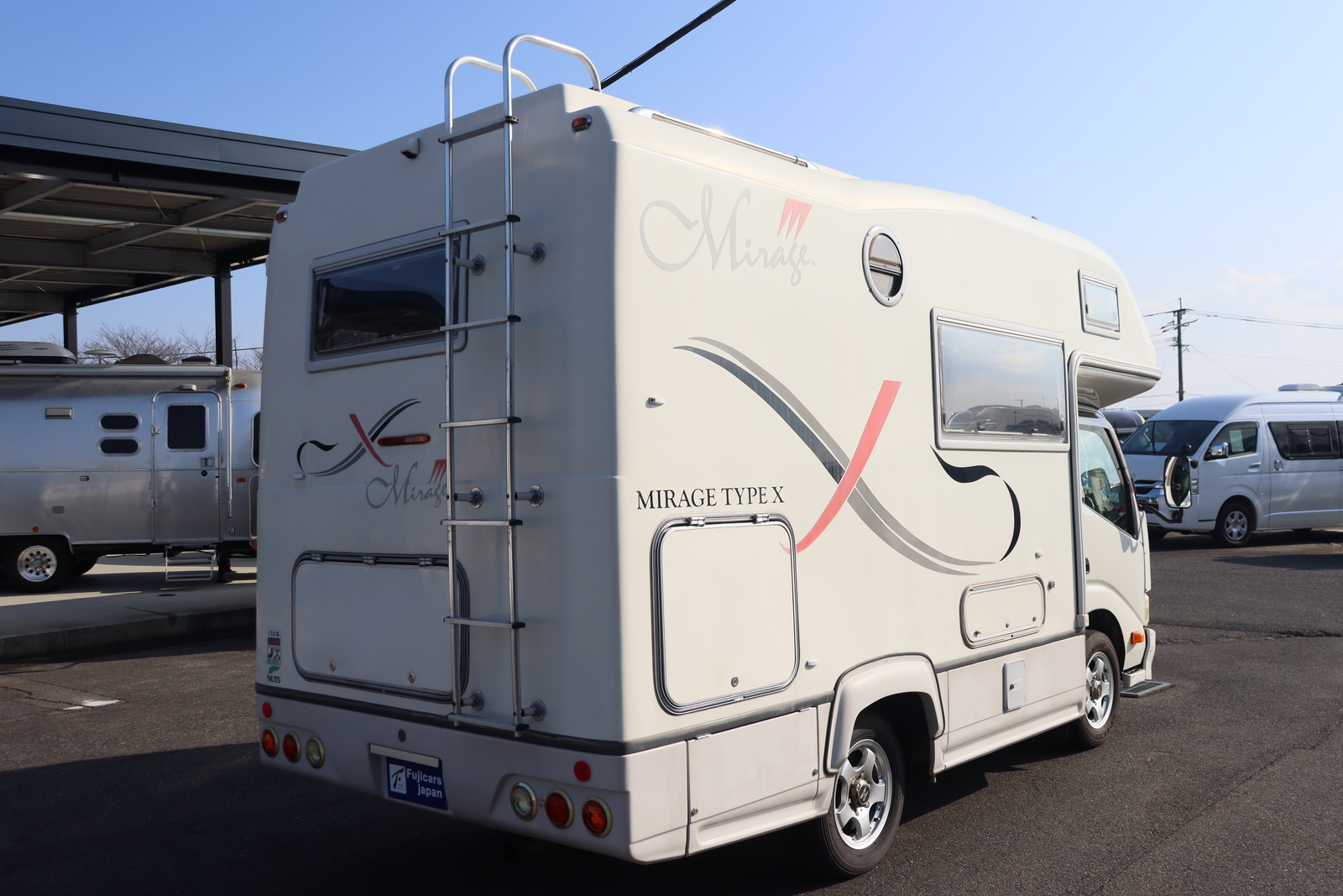 キャンピングカーキャブコン