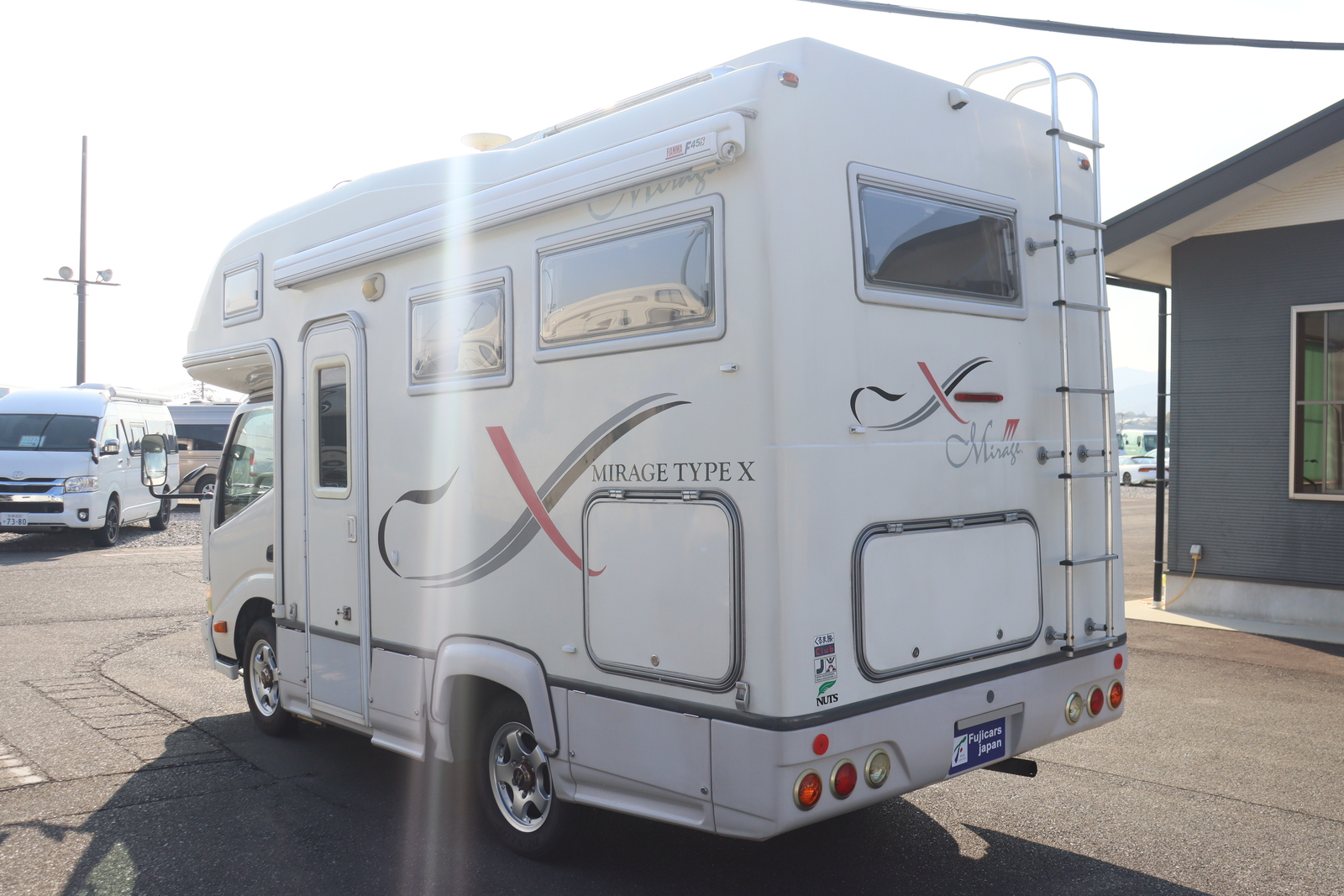 キャンピングカーキャブコン