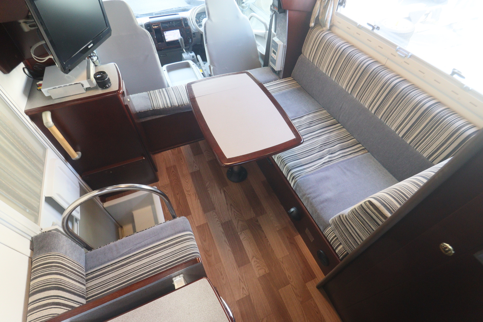 キャンピングカーキャブコン