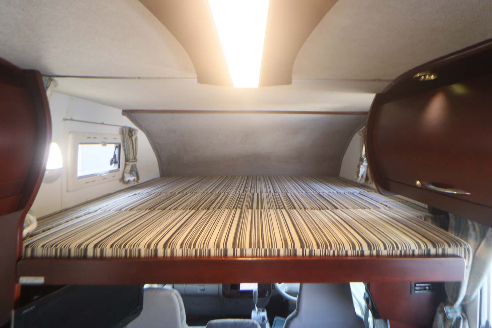 キャンピングカーキャブコン