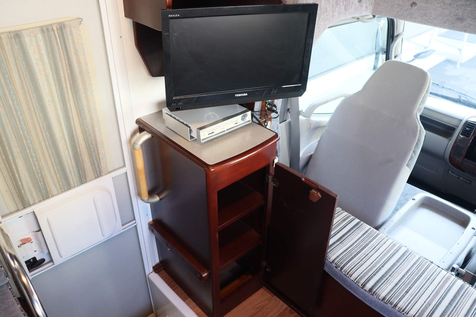 キャンピングカーキャブコン