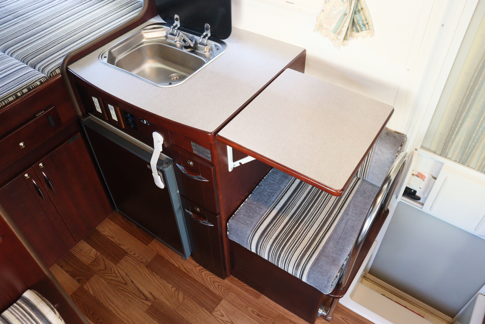 キャンピングカーキャブコン