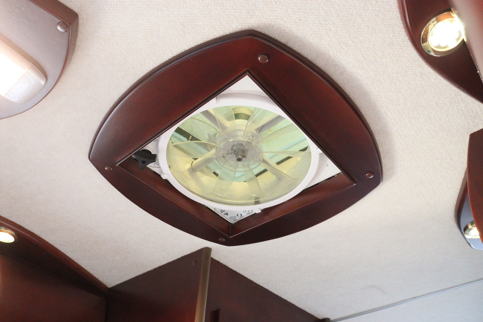 キャンピングカーキャブコン