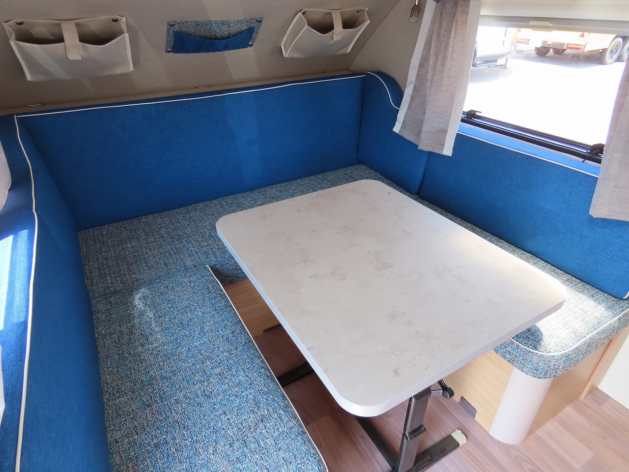 キャンピングカートレーラー