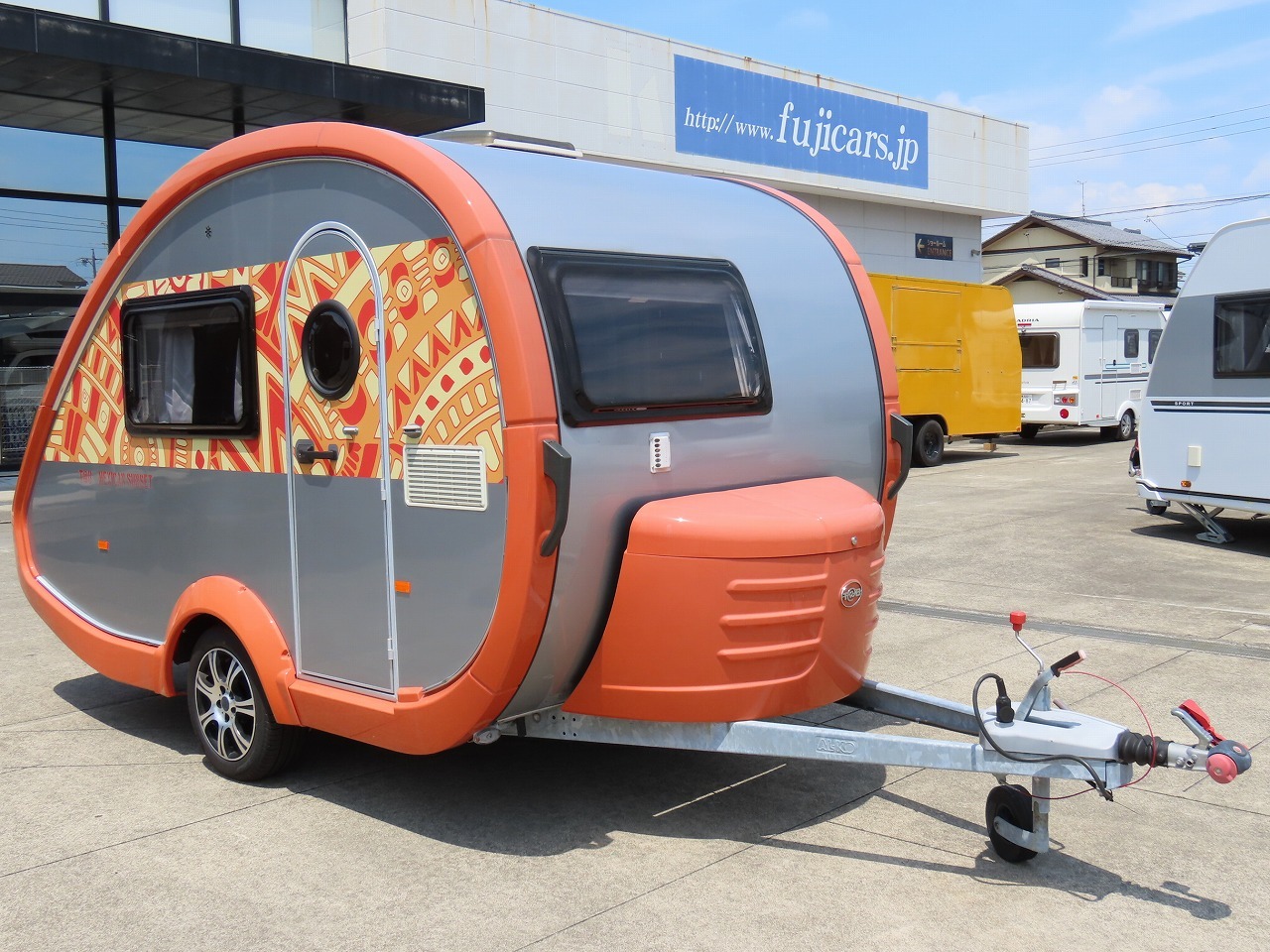 キャンピングカートレーラー