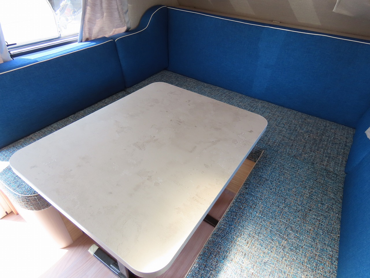 キャンピングカートレーラー