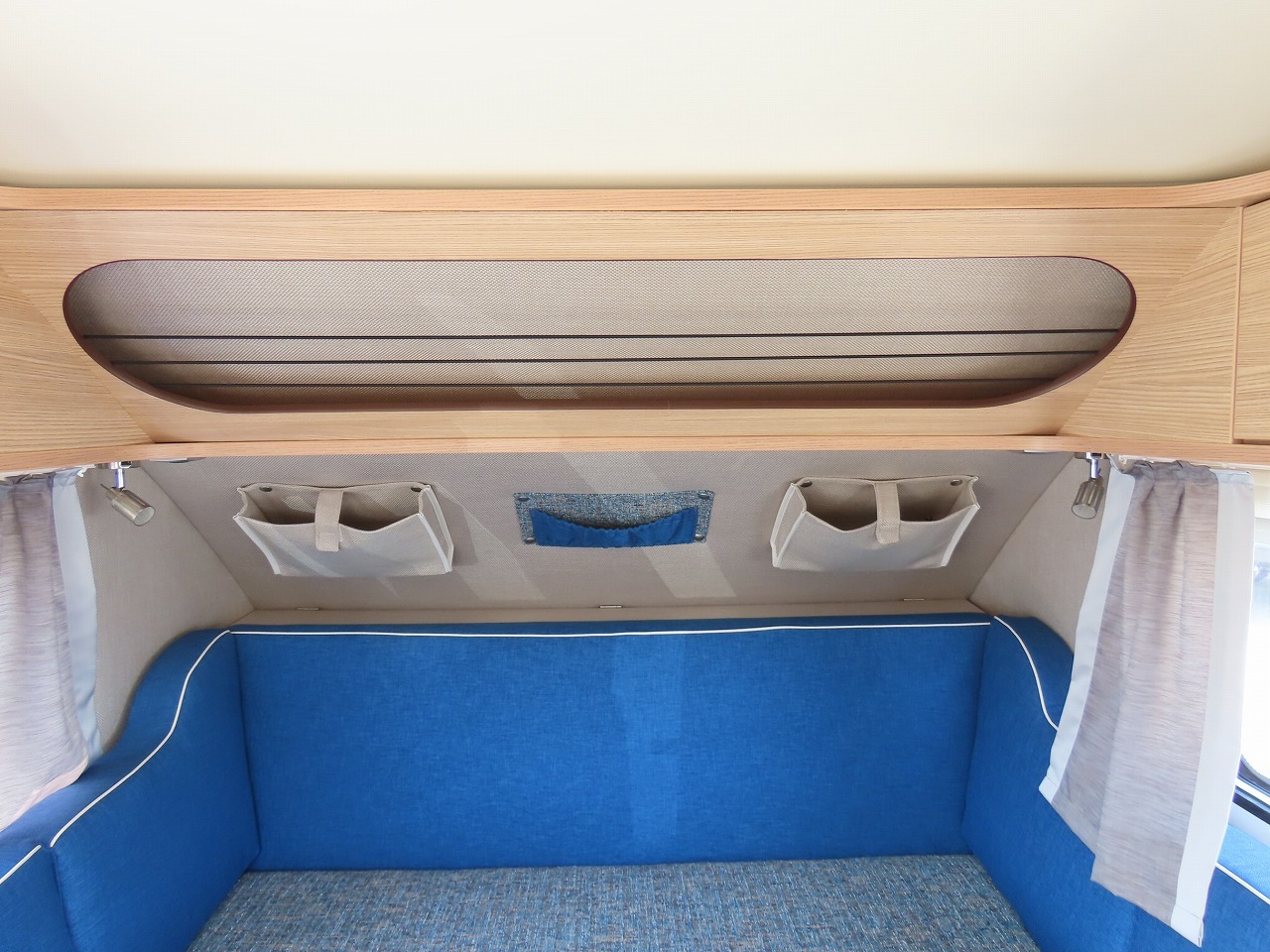 キャンピングカートレーラー