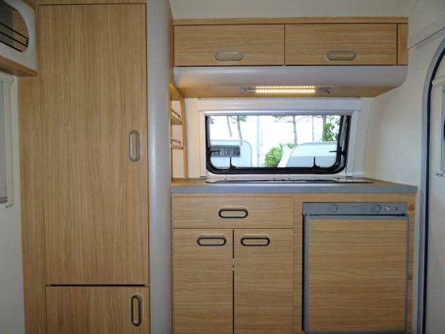 キャンピングカートレーラー