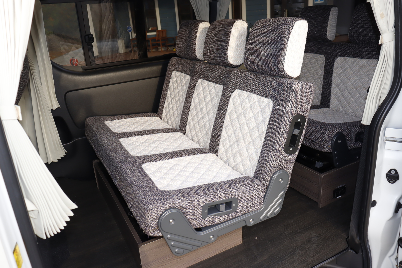 キャンピングカーバンコン