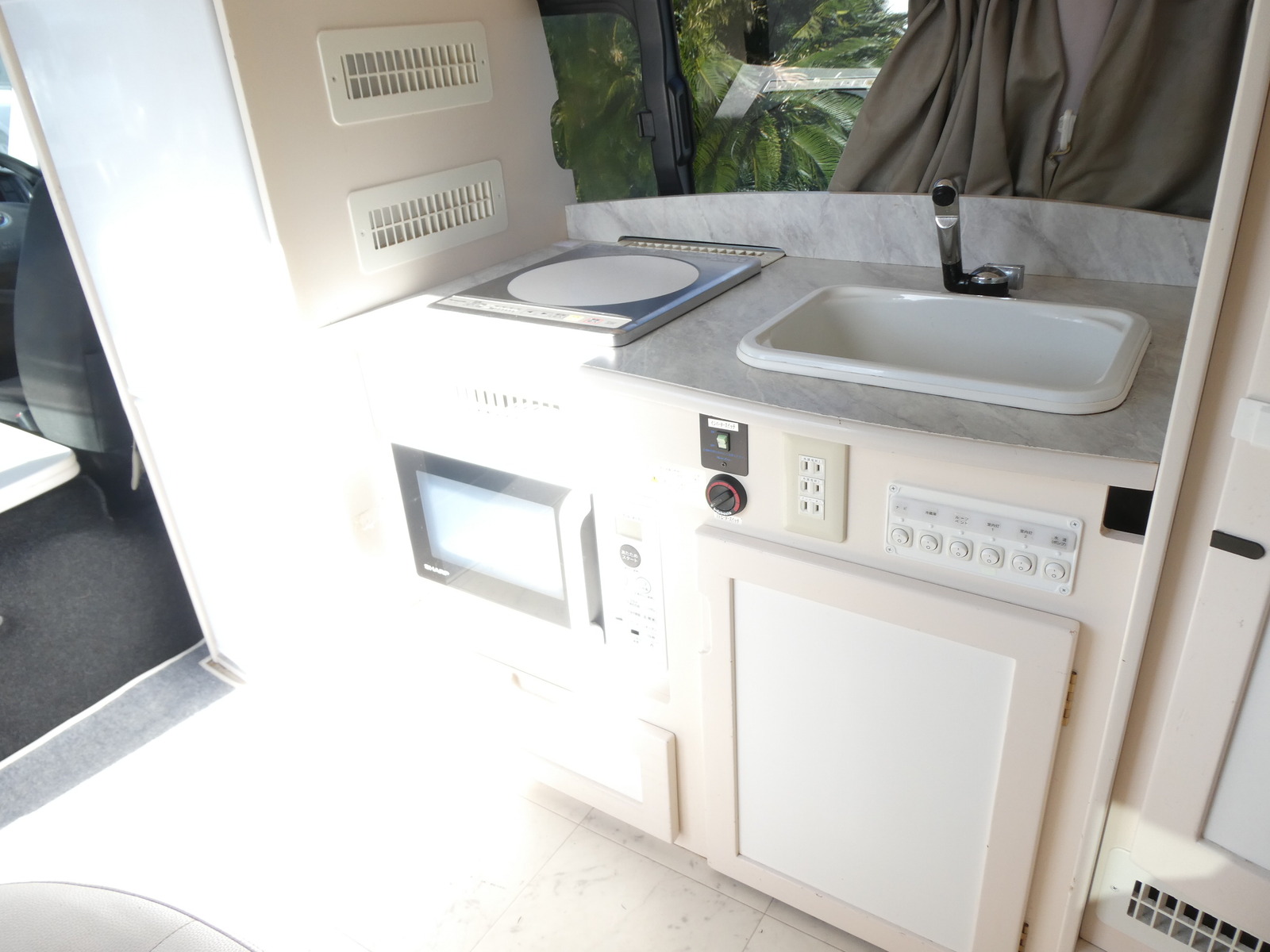 キャンピングカーバンコン