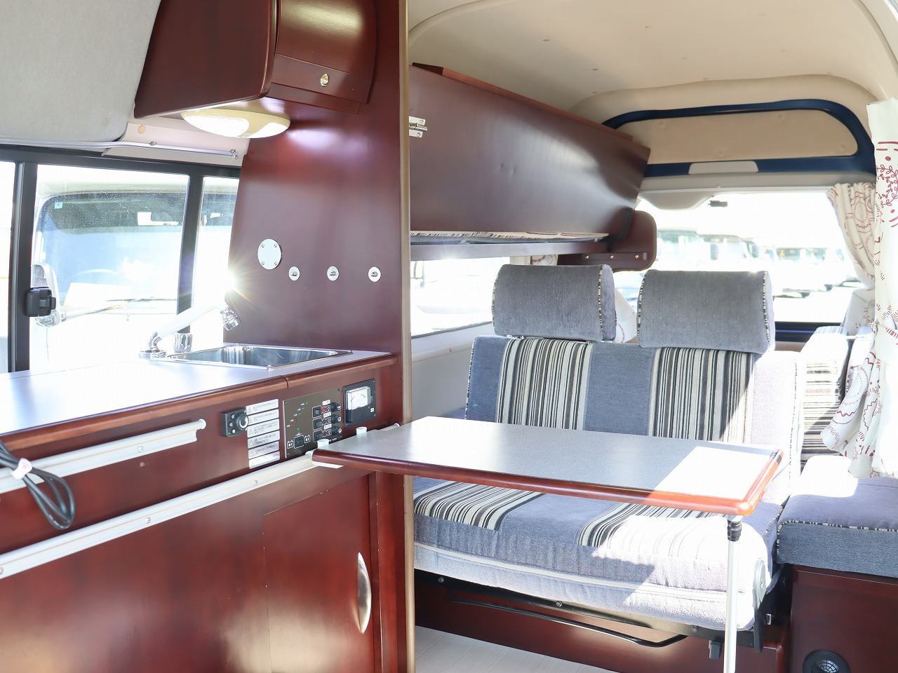 キャンピングカーバンコン