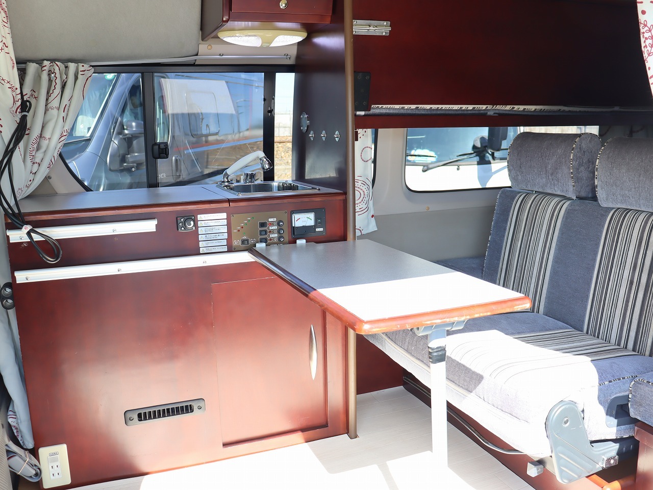 キャンピングカーバンコン