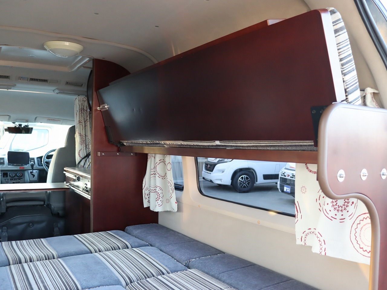 キャンピングカーバンコン