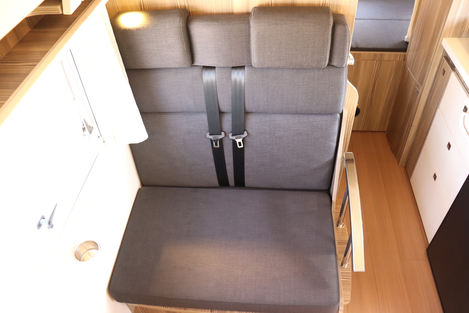 キャンピングカーキャブコン