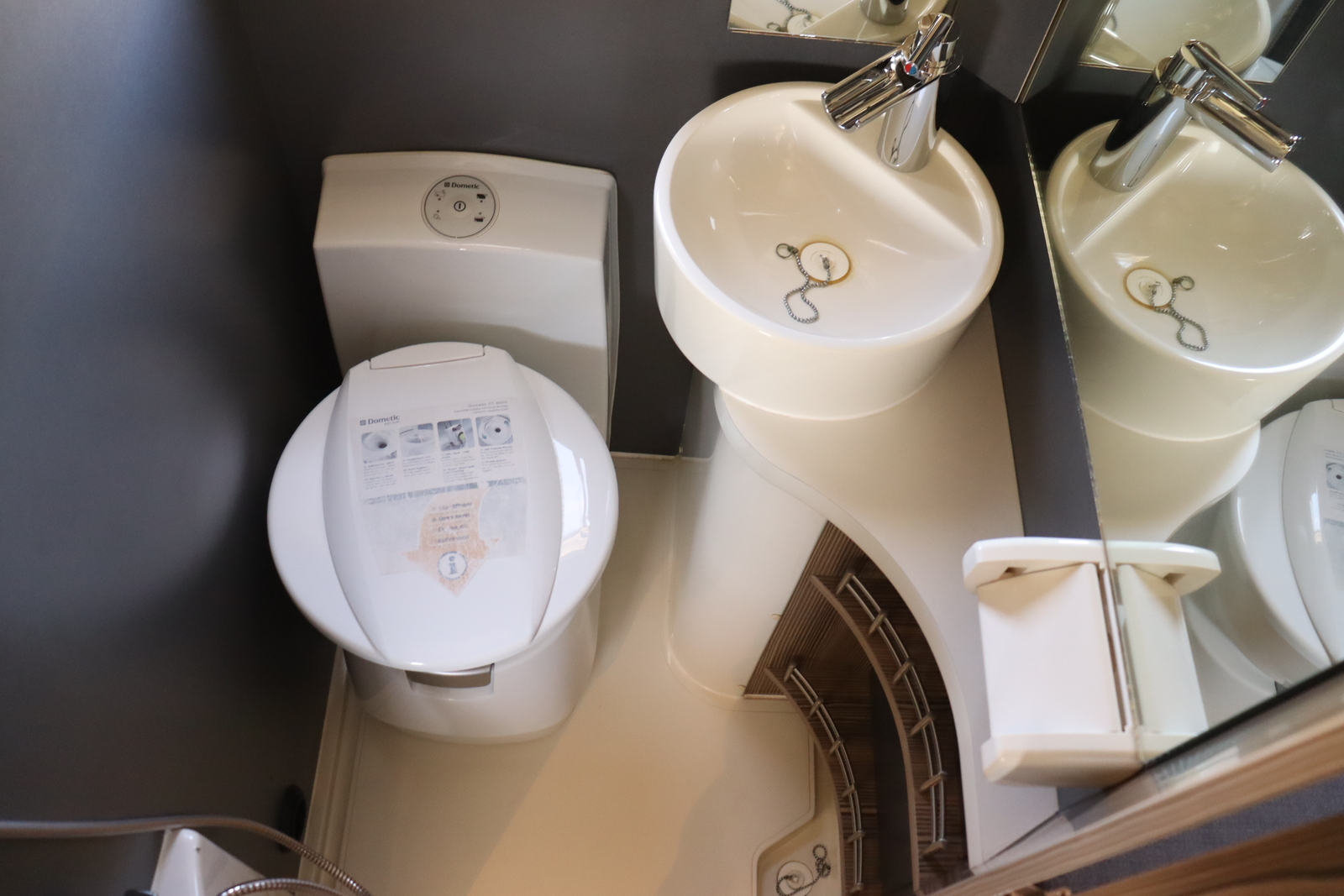 キャンピングカーキャブコン