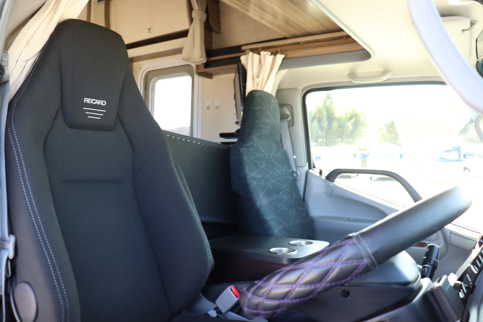 キャンピングカーキャブコン