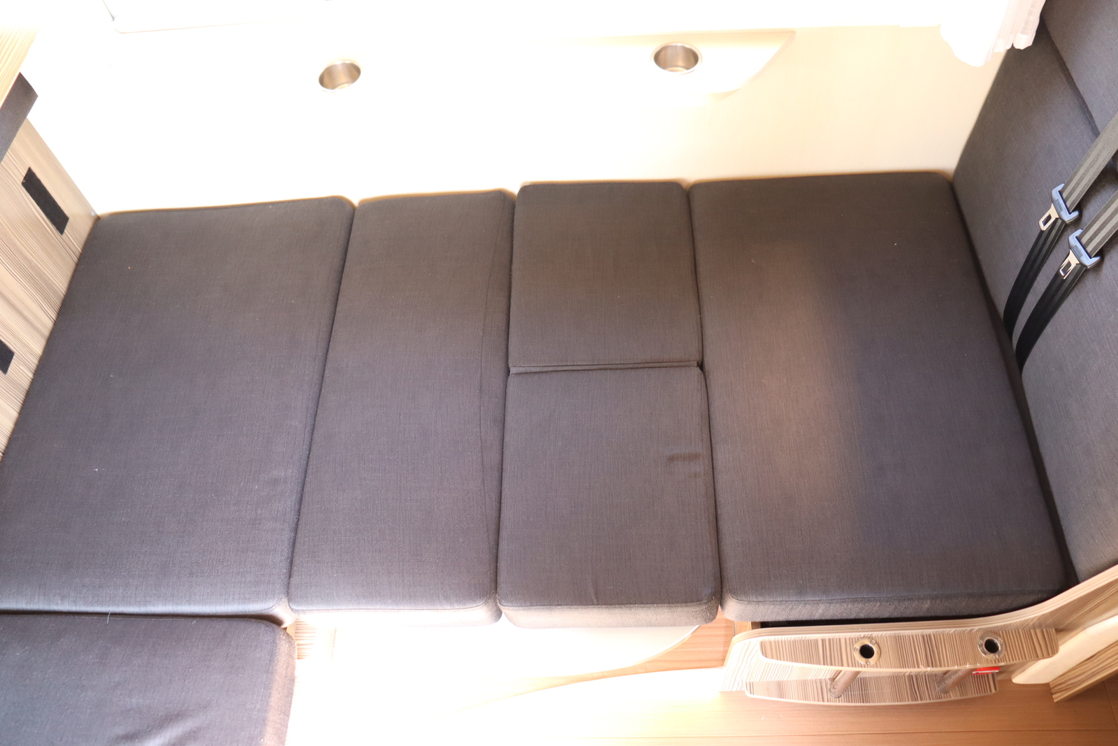 キャンピングカーキャブコン