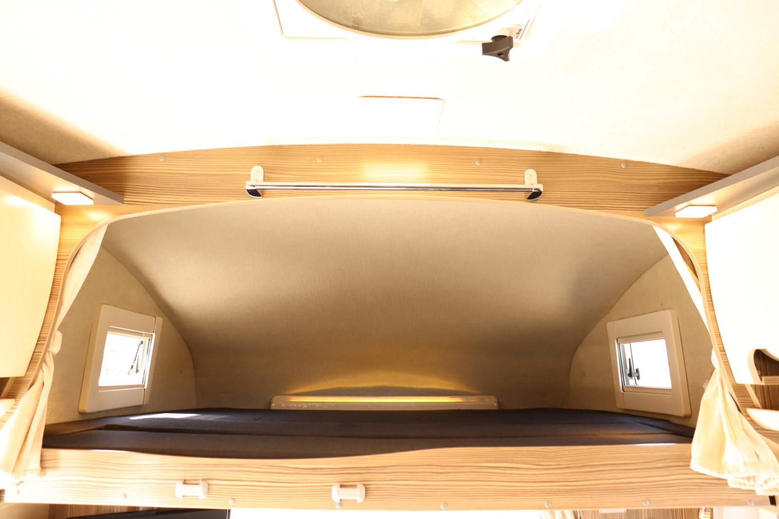 キャンピングカーキャブコン