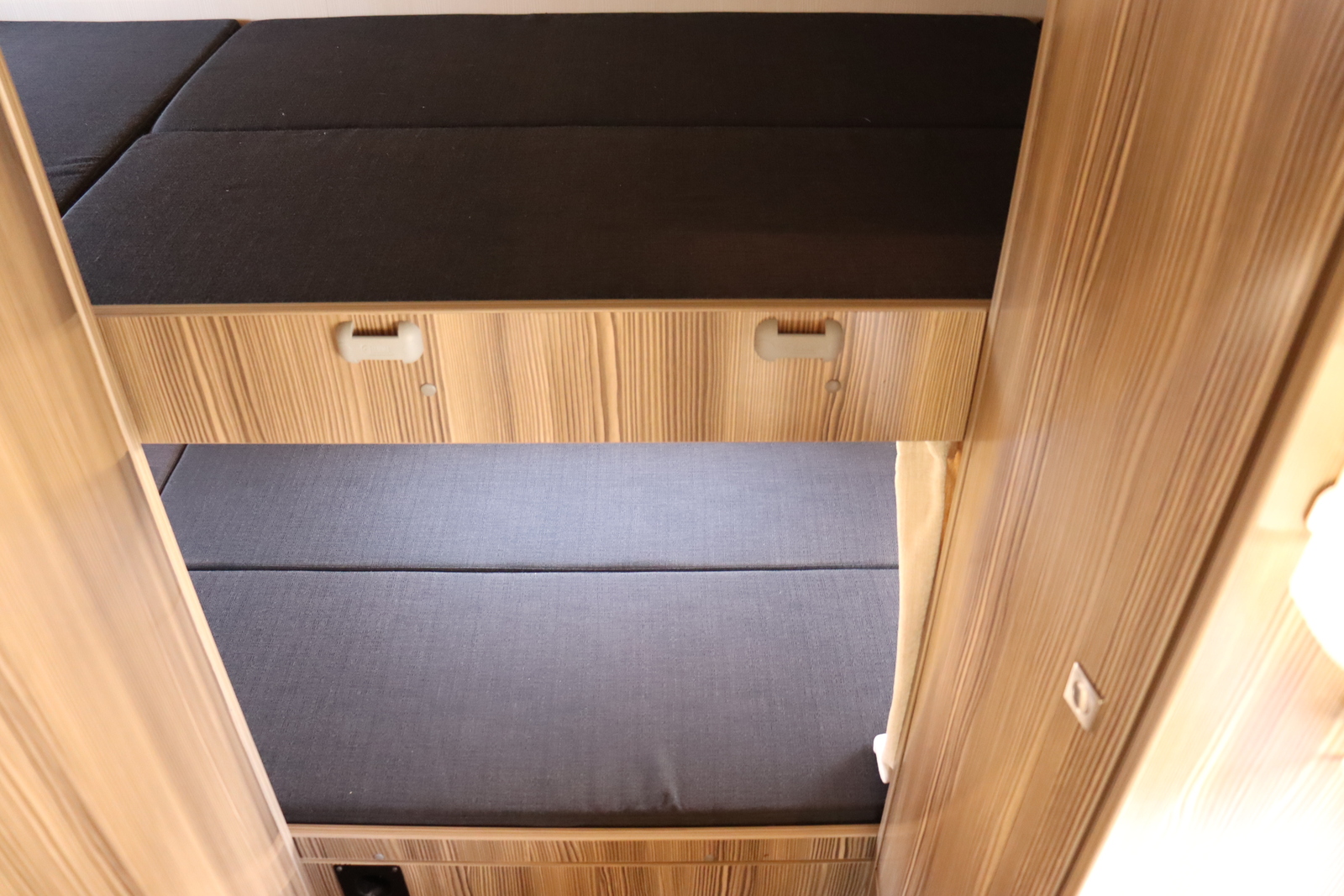 キャンピングカーキャブコン