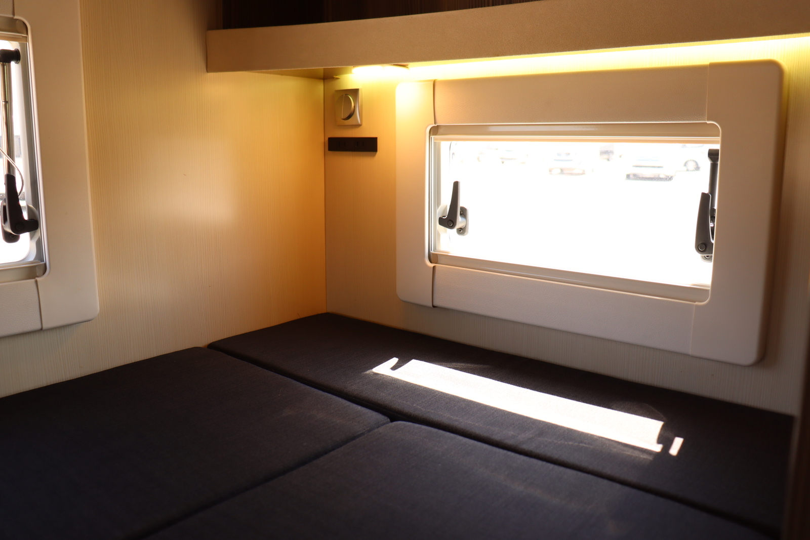 キャンピングカーキャブコン