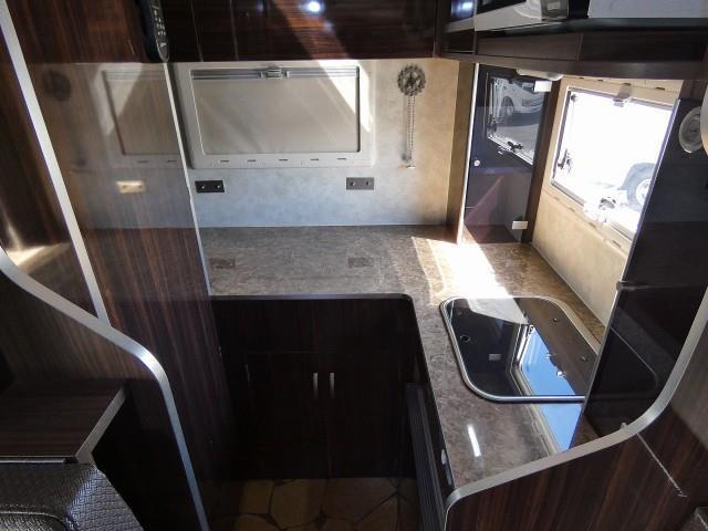 キャンピングカーキャブコン