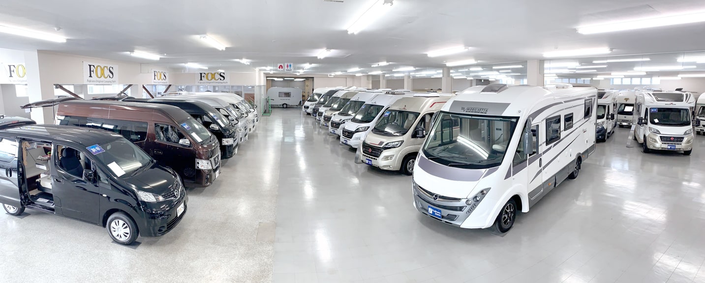 キャンピングカーがズラリと勢ぞろい!展示場には夢がいっぱいです